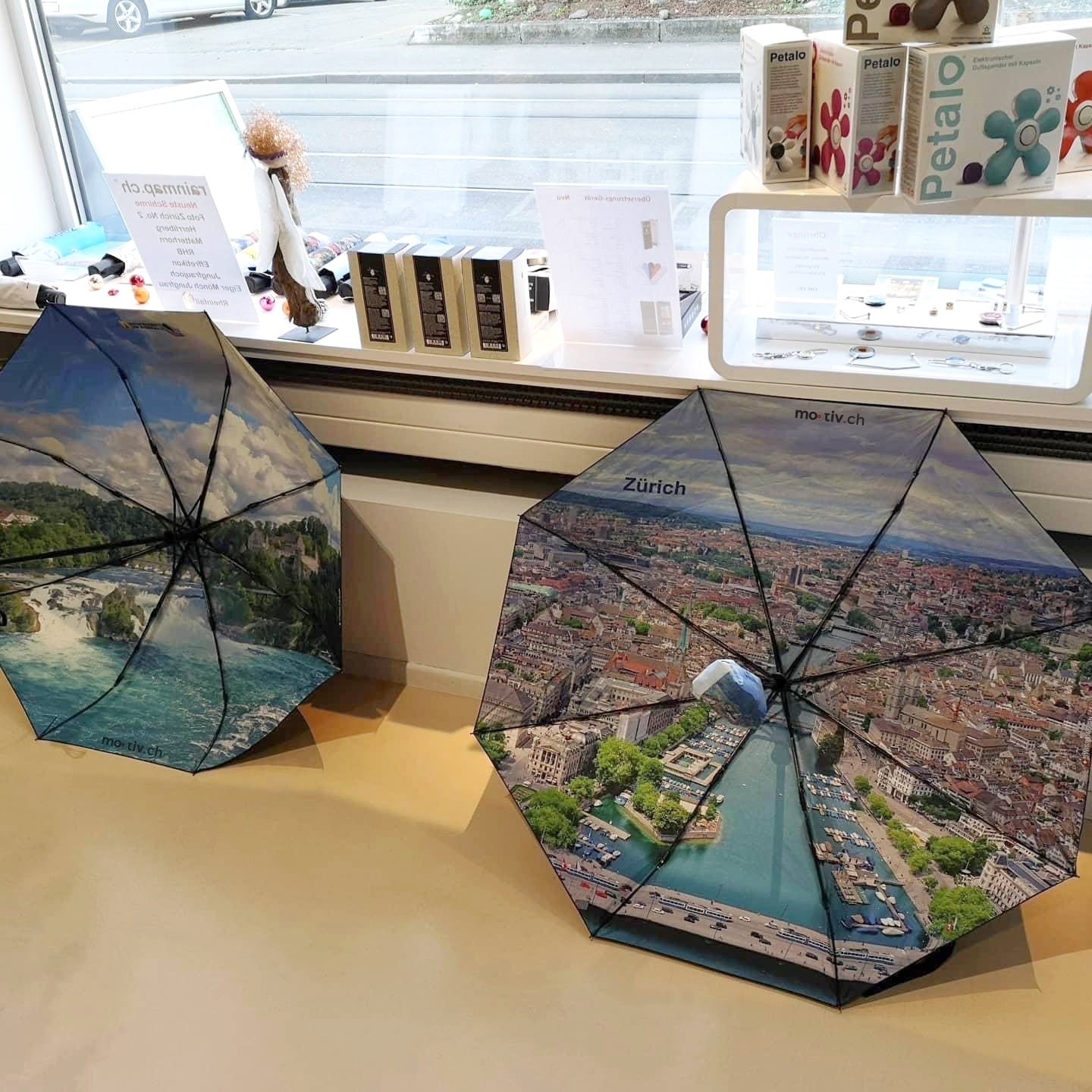 Regenschirme mit Zürich- und Rheinfall-Design – mootiv.ch Kontaktbereich
